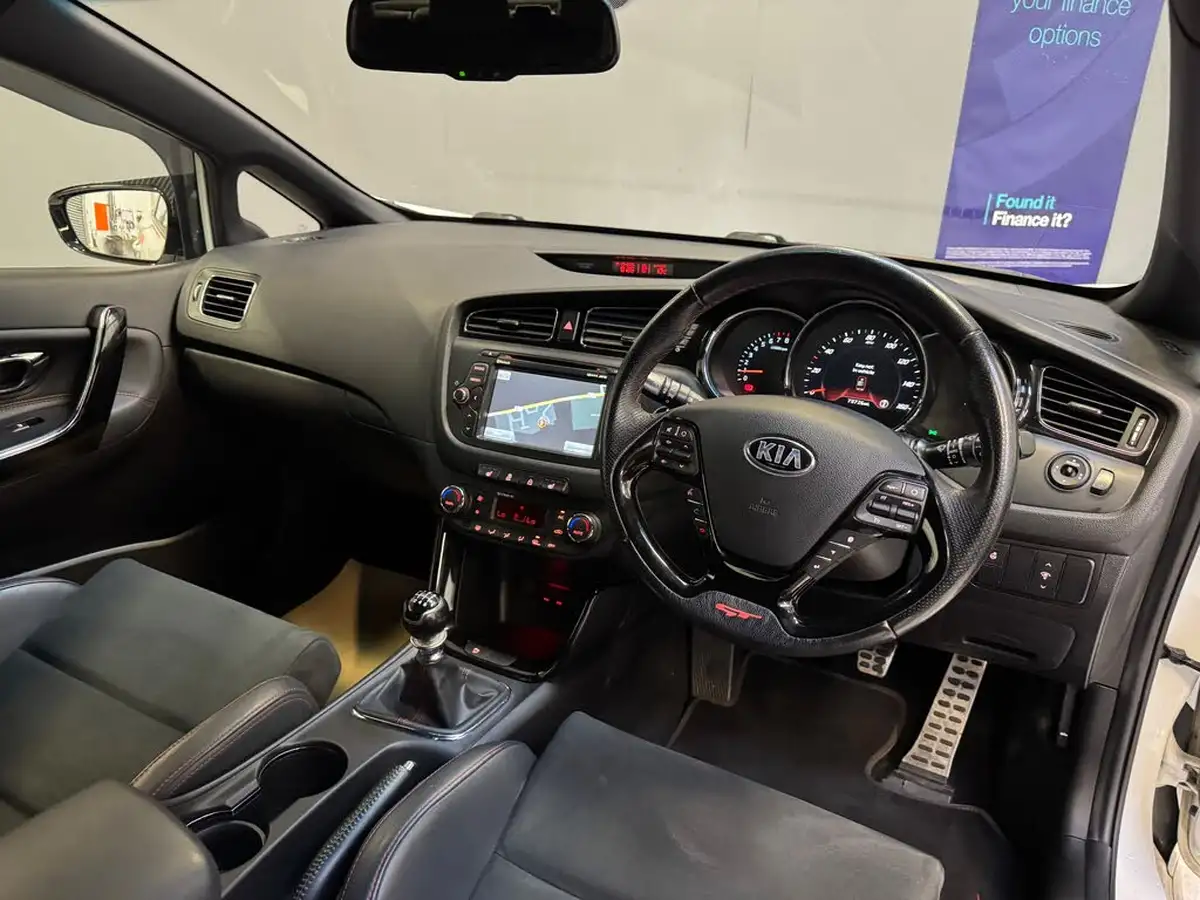 2015-kia-pro-ceed-16-gt-tech-big-10