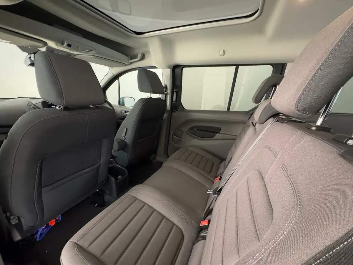2020-ford-grand-tourneo-connect-15-titanium-powershift-big-14