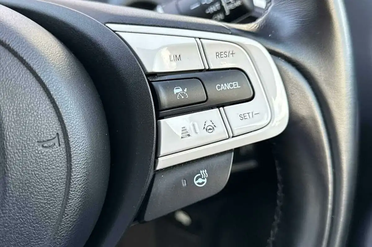 2020-honda-jazz-15-i-mmd-ex-big-15