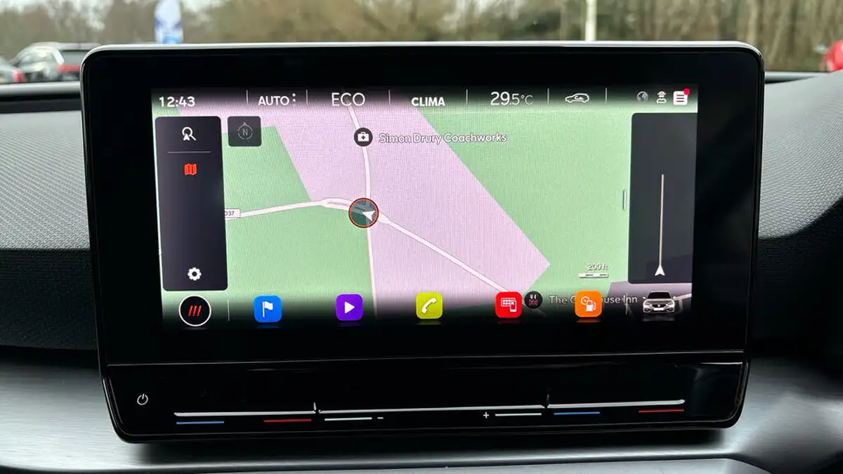 2021-seat-leon-14-e-hybrid-fr-estate-big-6