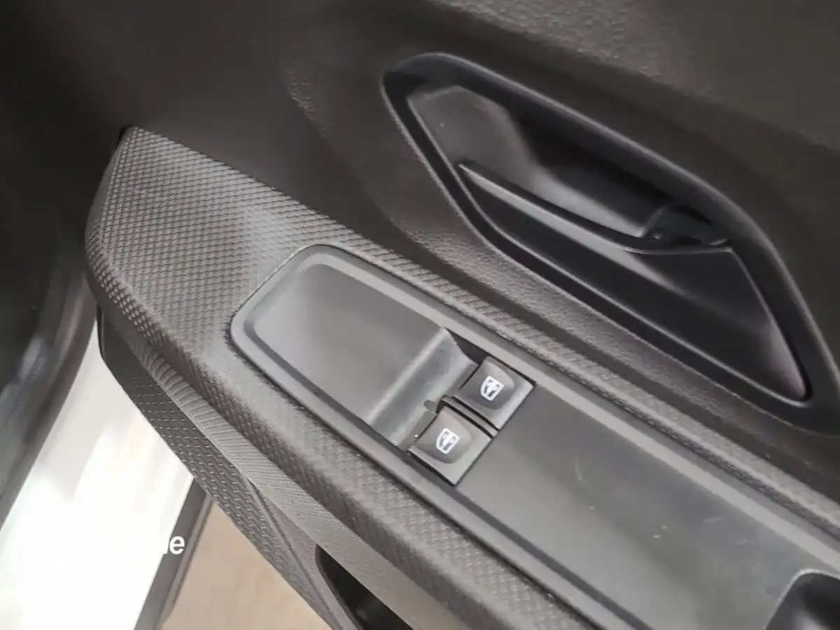 2021-dacia-sandero-stepway-10-tce-essential-90bhp-big-38