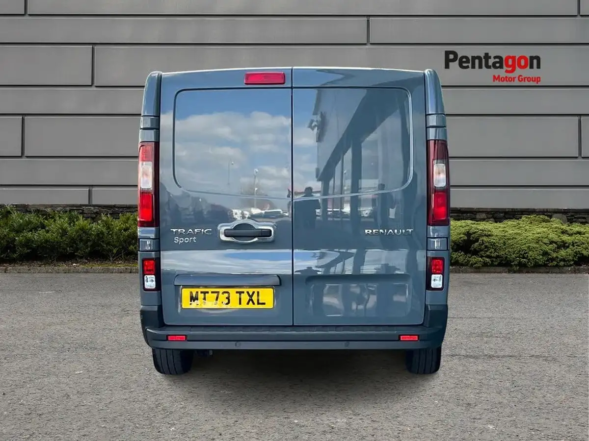 2022-renault-trafic-20dci-ll30-170-sport-panel-edc-auto-big-13