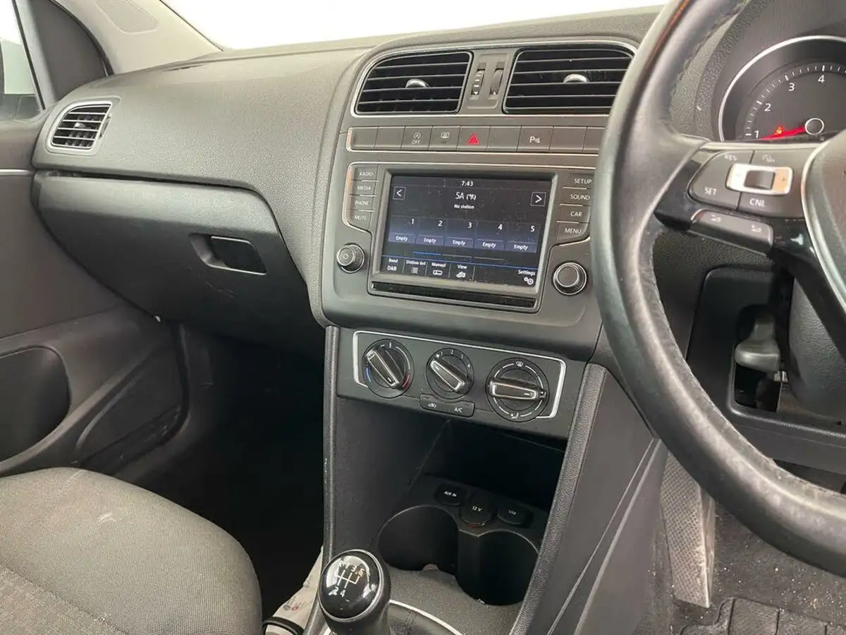 2016-volkswagen-polo-12-tsi-match-5d-big-11