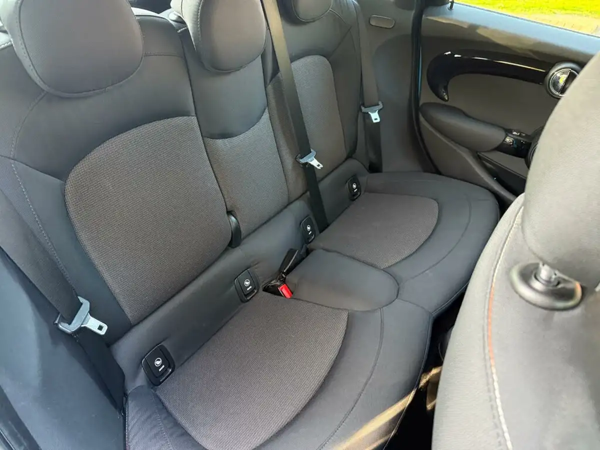 2015-mini-cooper-12-one-ss-5d-big-9