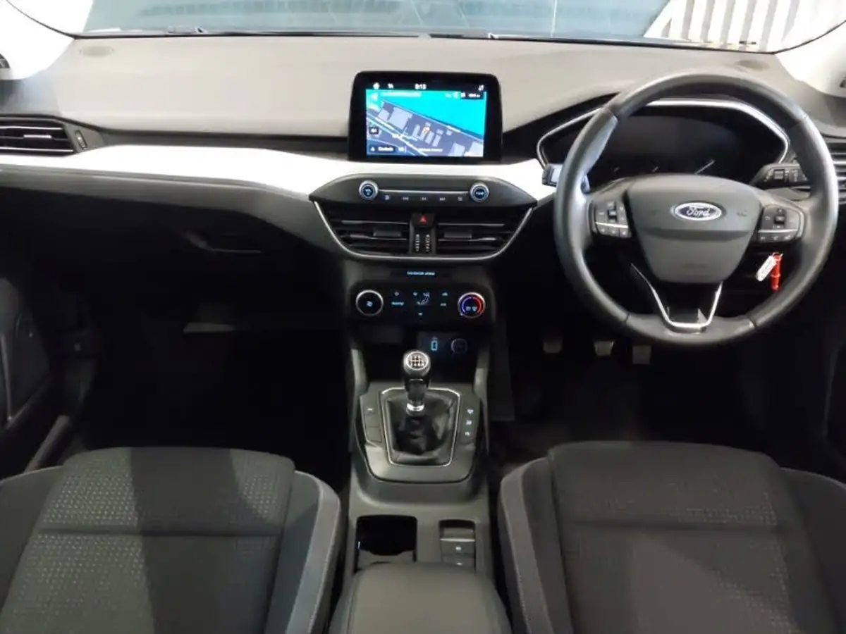 2019-ford-focus-10t-zetec-125ps-hatchback-big-2