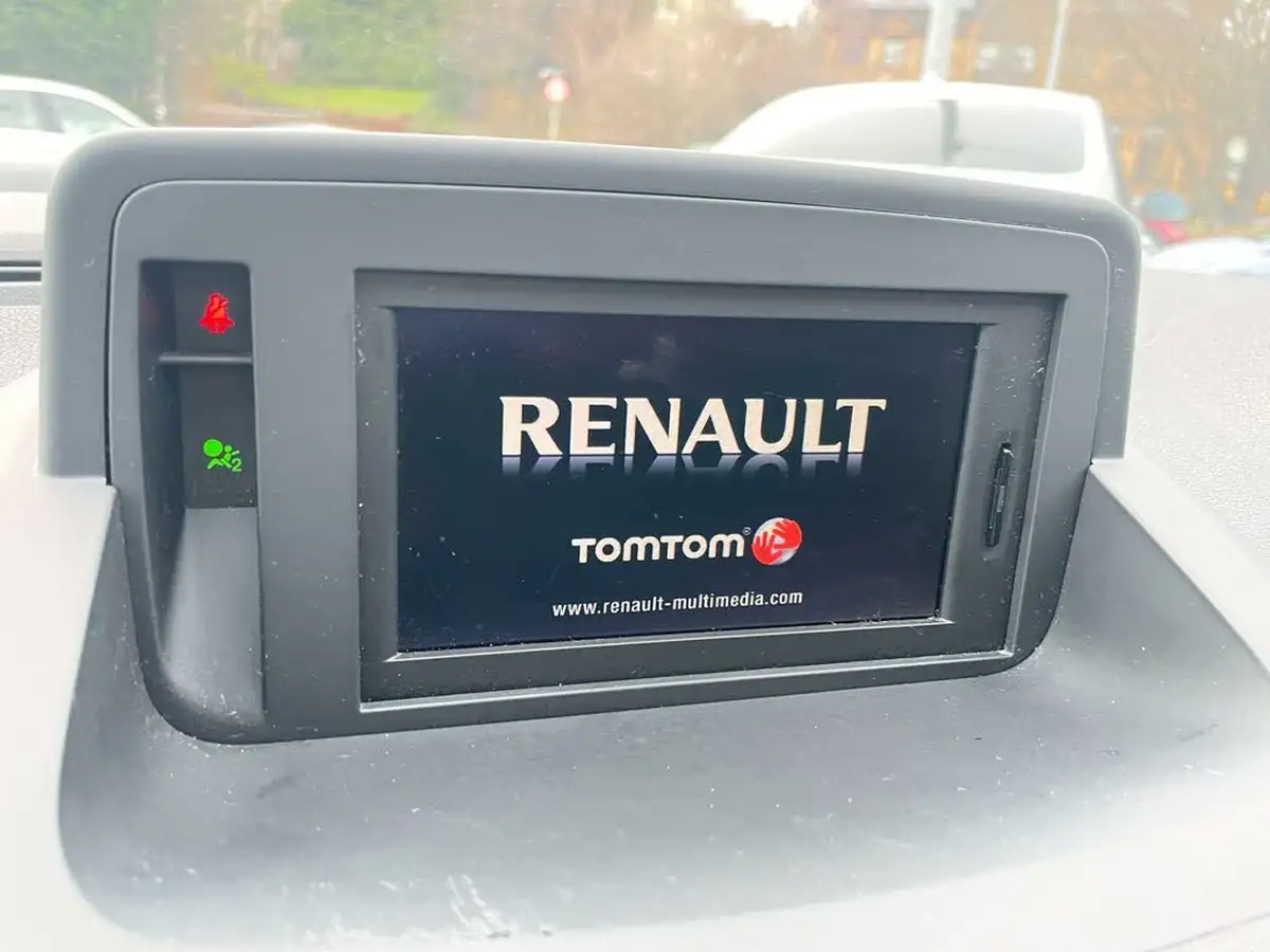 2010-renault-megane-19td-dynamique-tom-tom-19dci-130-coupe-convertible-2d-big-22