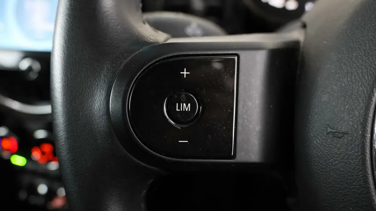 2021-mini-cooper-15-cooper-classic-hatchback-3d-big-20