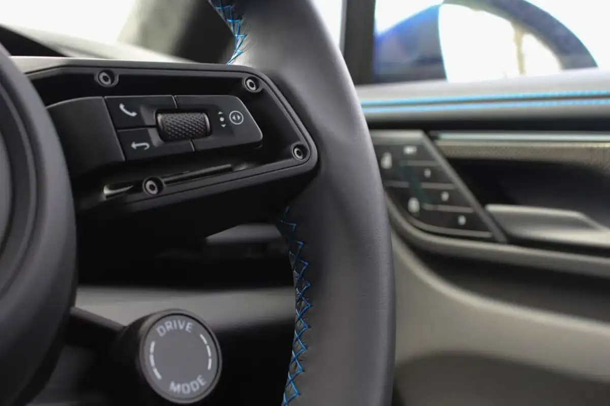 2024-porsche-macan-e-turbo-electric-big-26