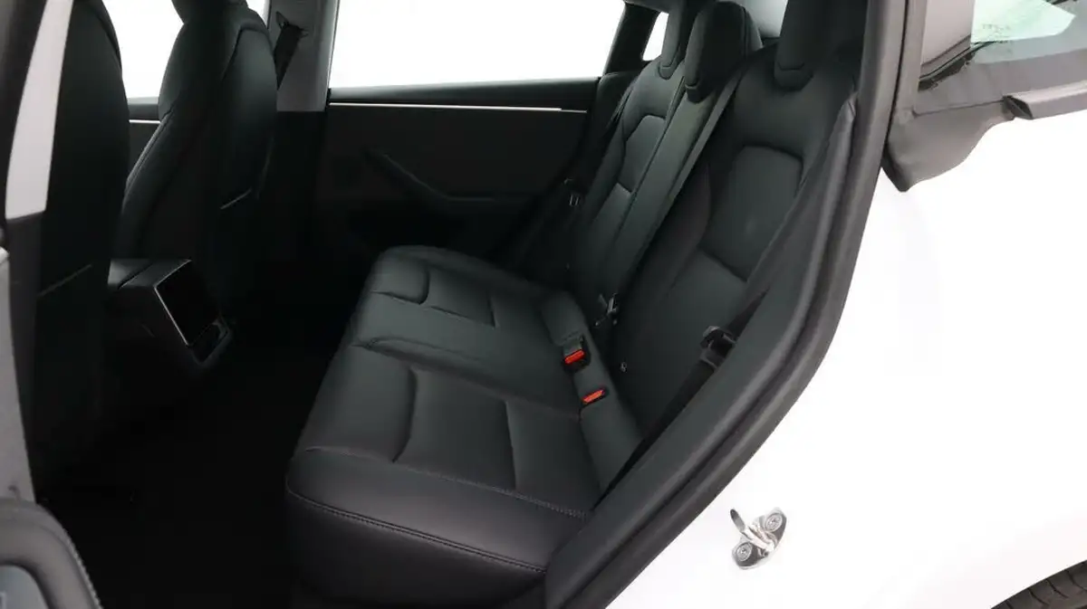 2024-tesla-model-3-e-rwd-big-16