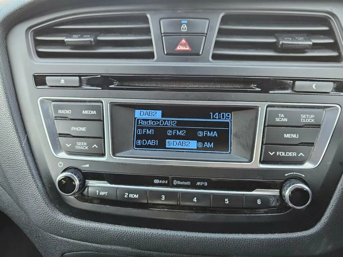2016-hyundai-i20-12-go-big-23