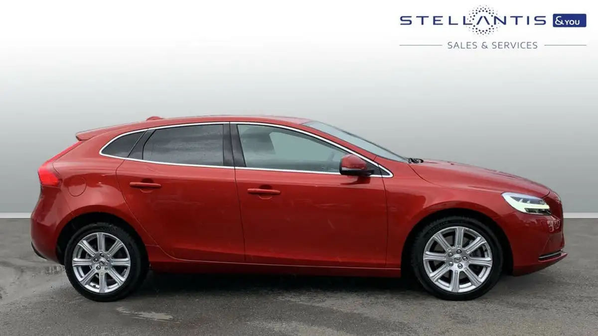 2019-volvo-v40-15-t2-inscription-big-1