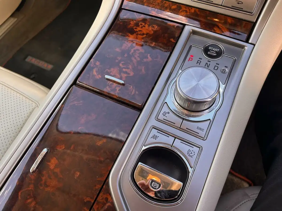 2010-jaguar-xf-30td-s-portfolio-big-21