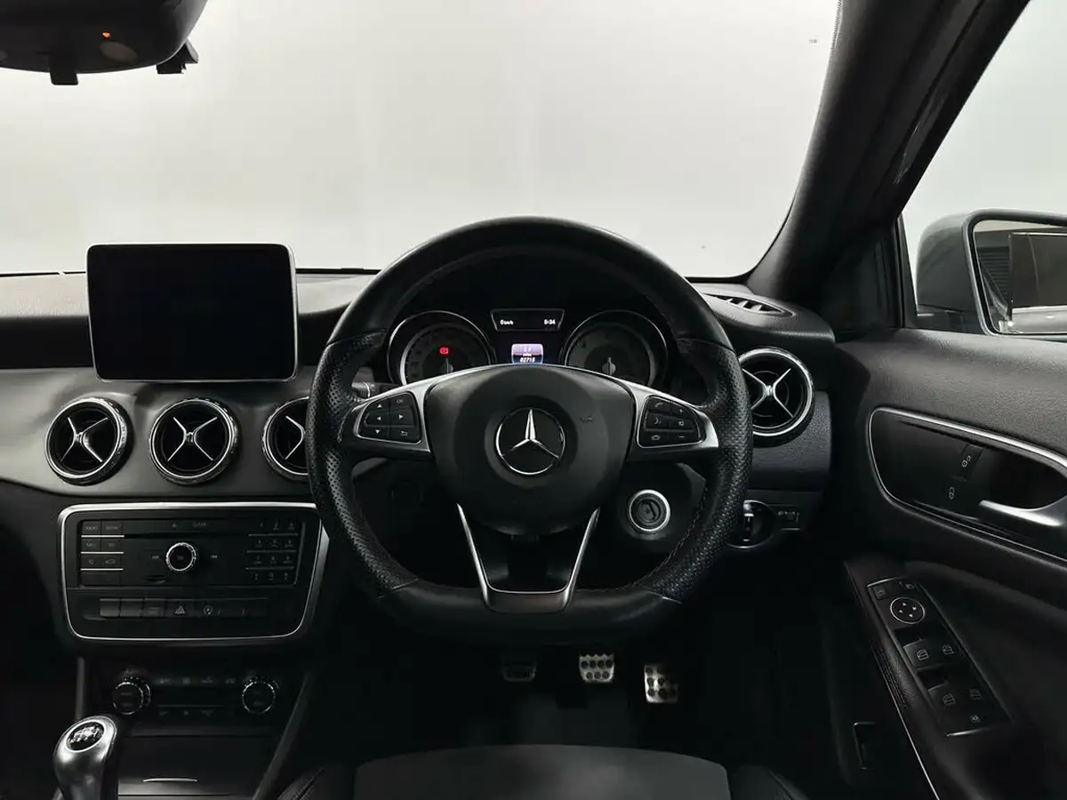 2015-mercedes-benz-gla-class-21d-gla-200d-amg-line-ss-big-10