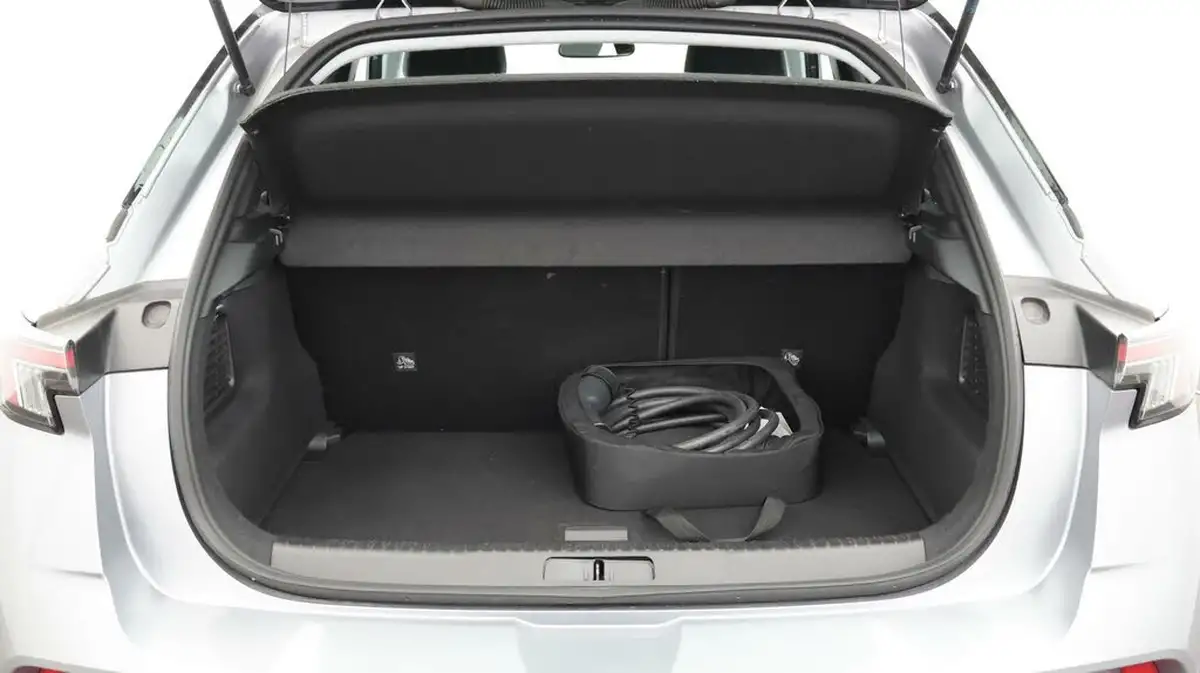 2022-vauxhall-mokka-e-elite-premium-big-17