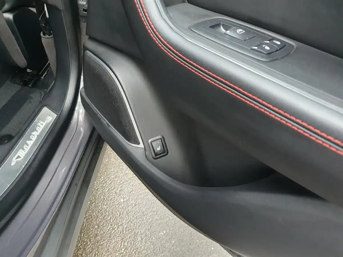 2020-maserati-levante-38-gts-big-28
