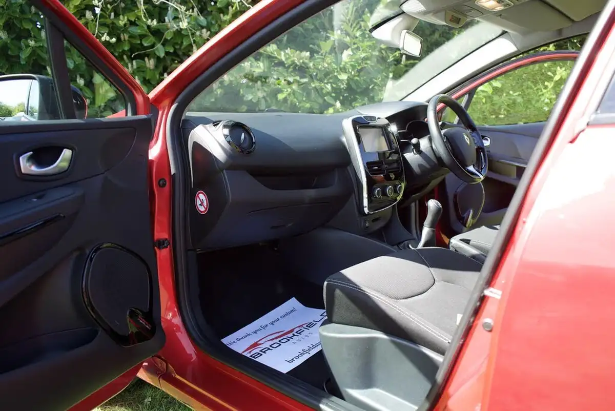 2015-renault-clio-12-dynamique-nav-big-62