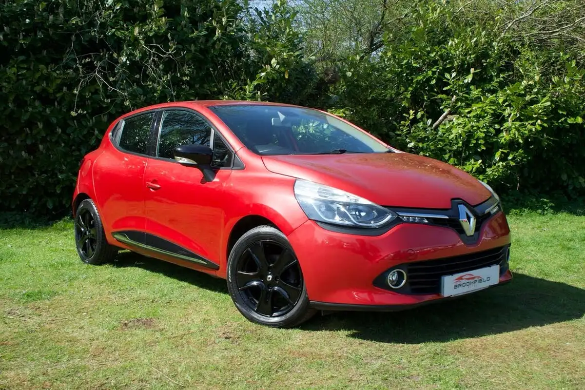 2015-renault-clio-12-dynamique-nav-big-0
