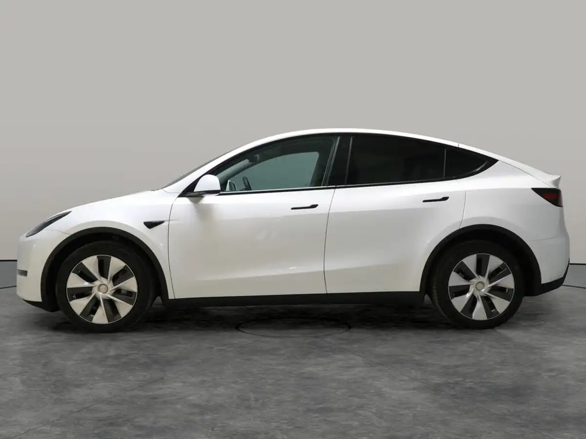 2022-tesla-model-y-e-long-range-big-12