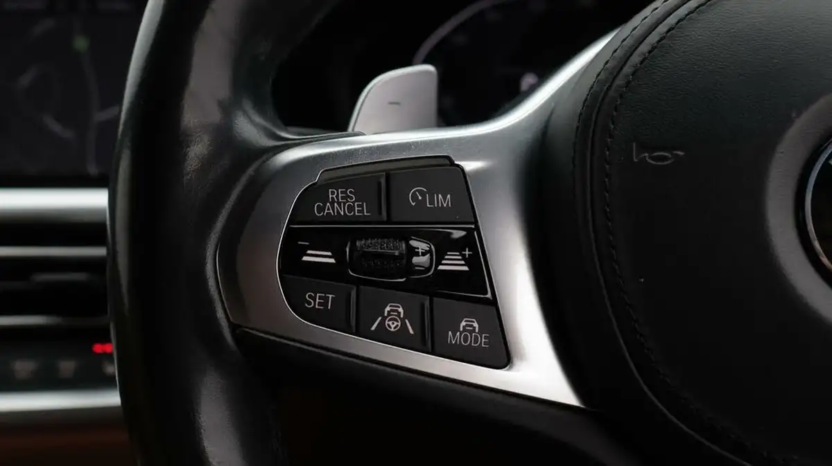 2019-bmw-3-series-20-330e-m-sport-plus-pack-big-26