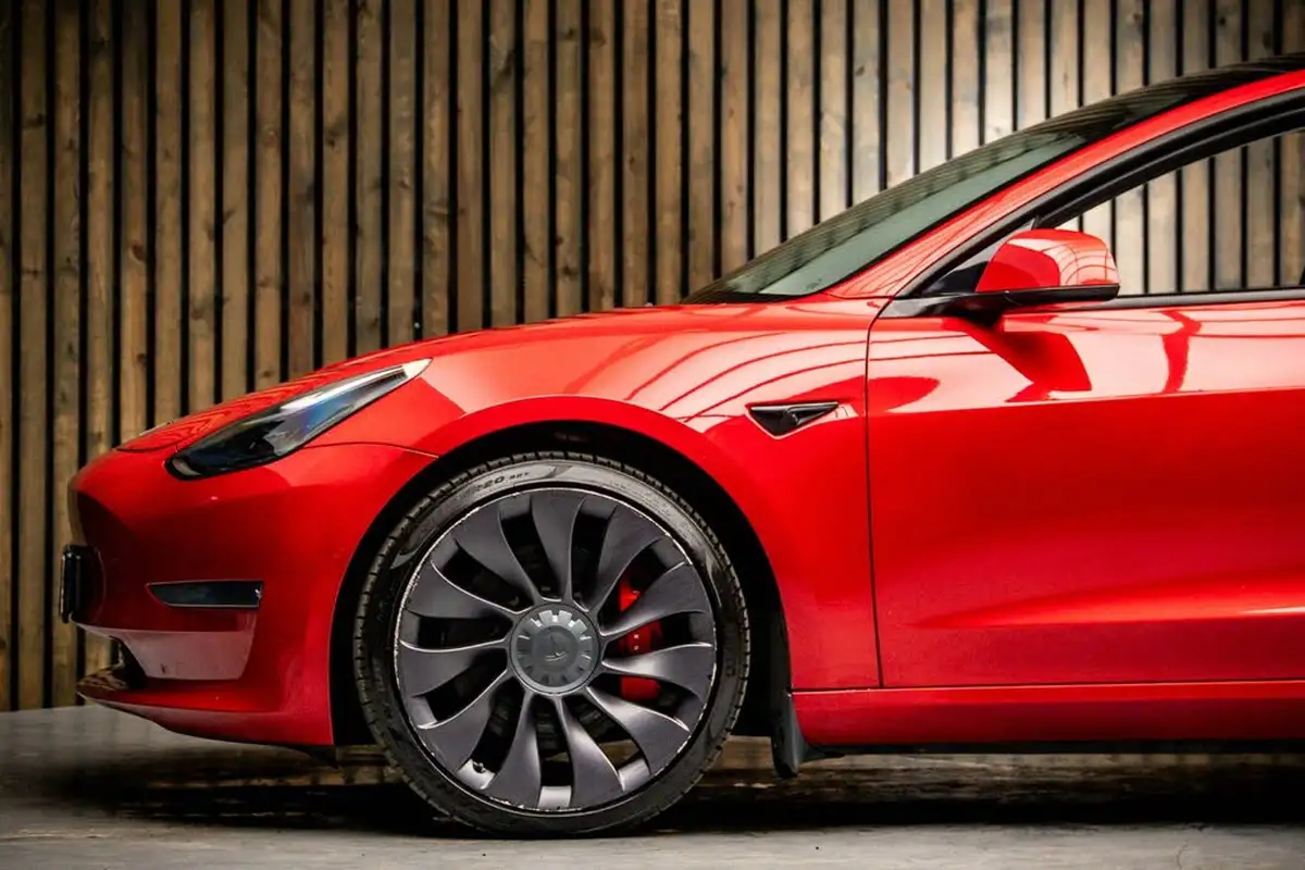 2020-tesla-model-3-e-performance-big-8