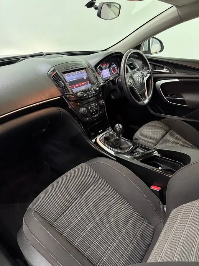 2016-vauxhall-insignia-16cdti-sri-nav-ss-big-9