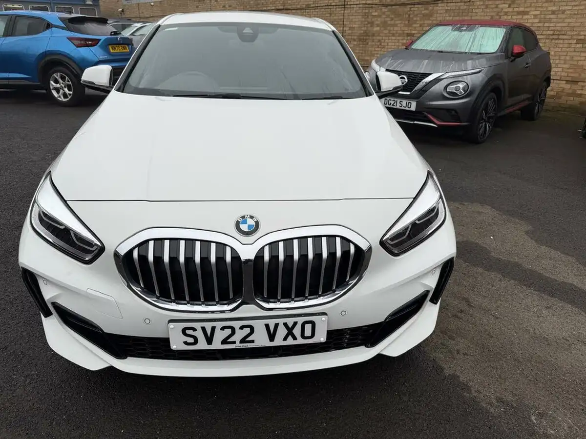 2022-bmw-1-series-15-118i-m-sport-lcp-big-3
