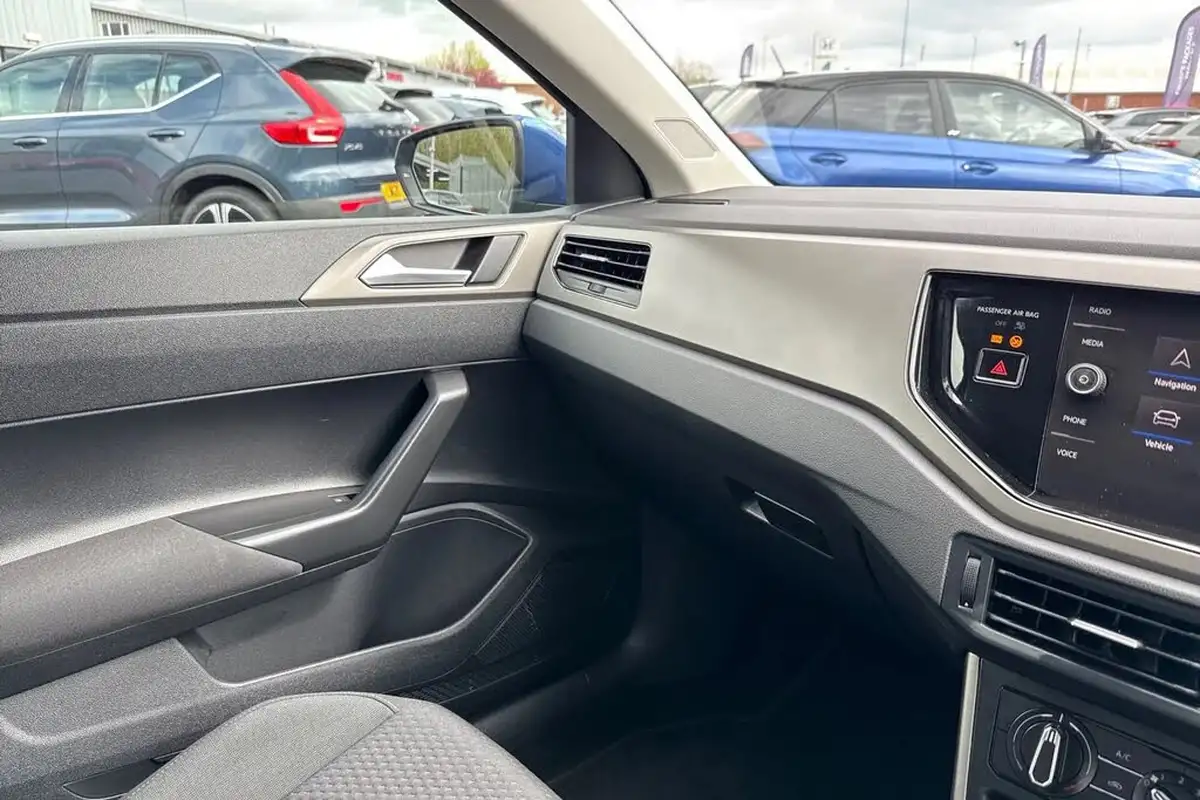 2021-volkswagen-polo-10-match-big-37