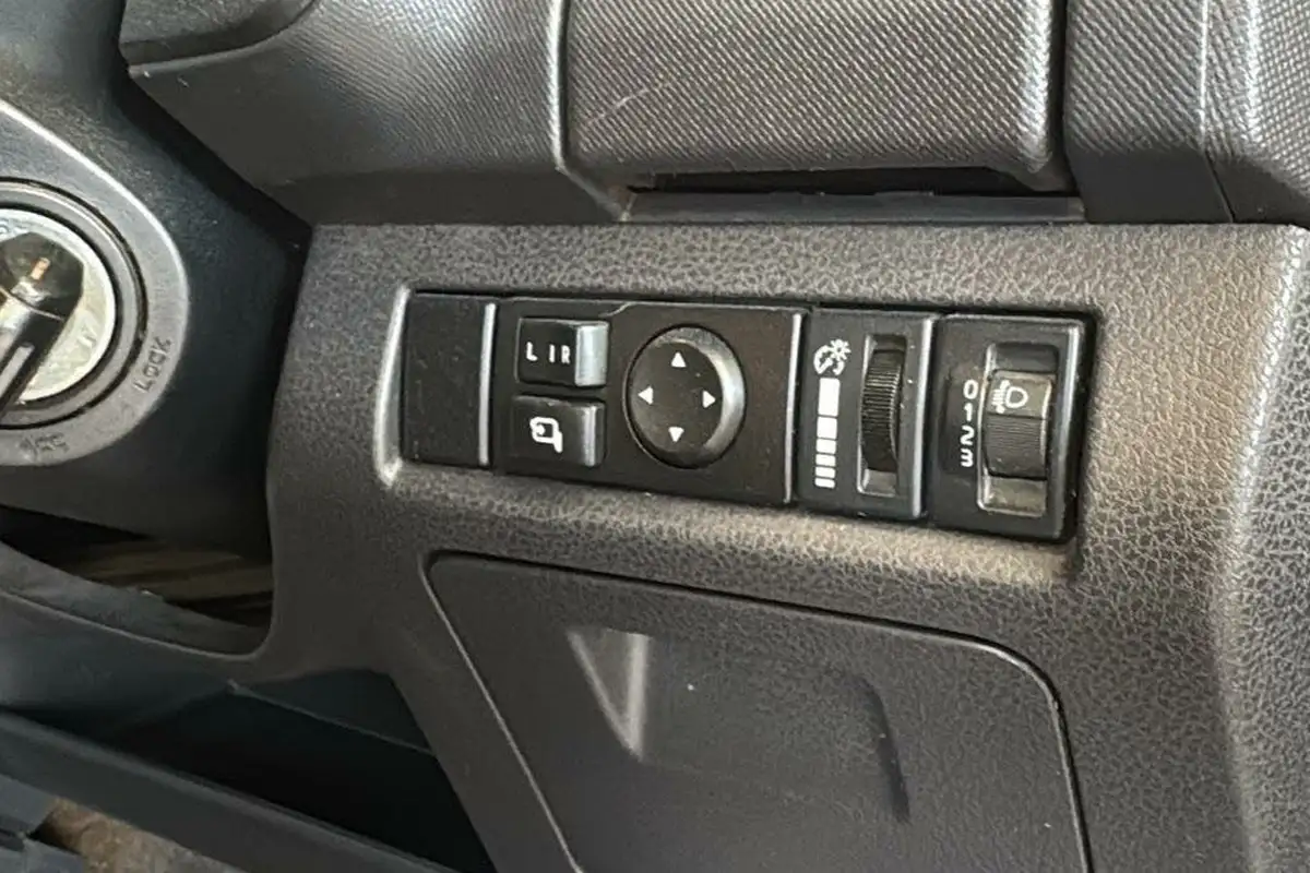 2017-isuzu-d-max-25td-yukon-double-pickup-big-28