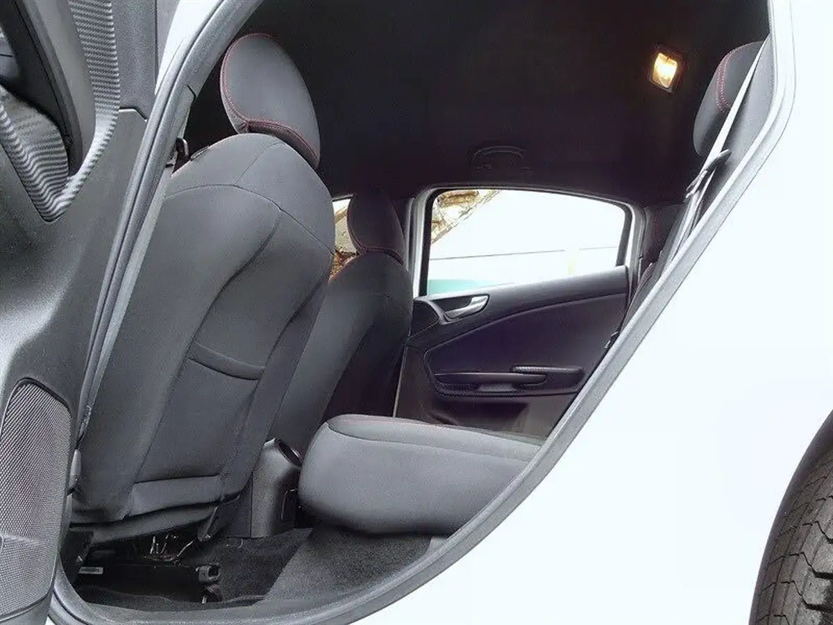 2015-alfa-romeo-giulietta-14-tb-sprint-big-12