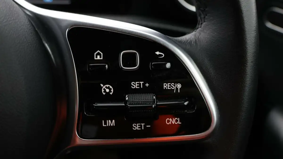 2020-mercedes-benz-a-class-13-a180-se-big-22