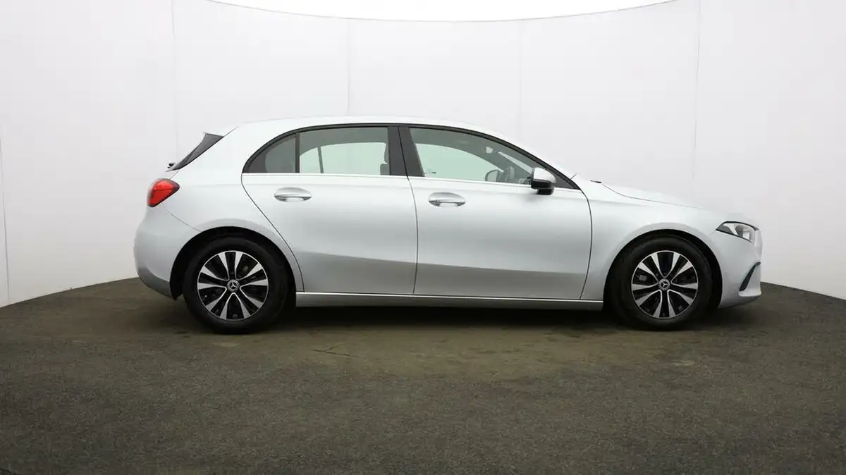 2020-mercedes-benz-a-class-13-a180-se-big-44