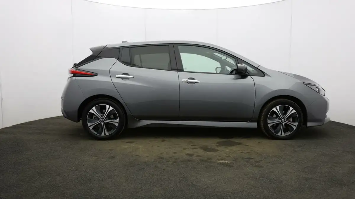 2021-nissan-leaf-e-tekna-big-45