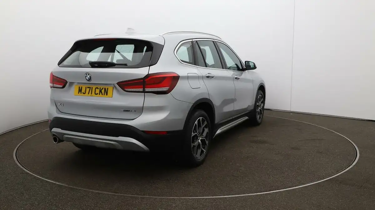 2021-bmw-x1-15-sdrive18i-xline-big-48