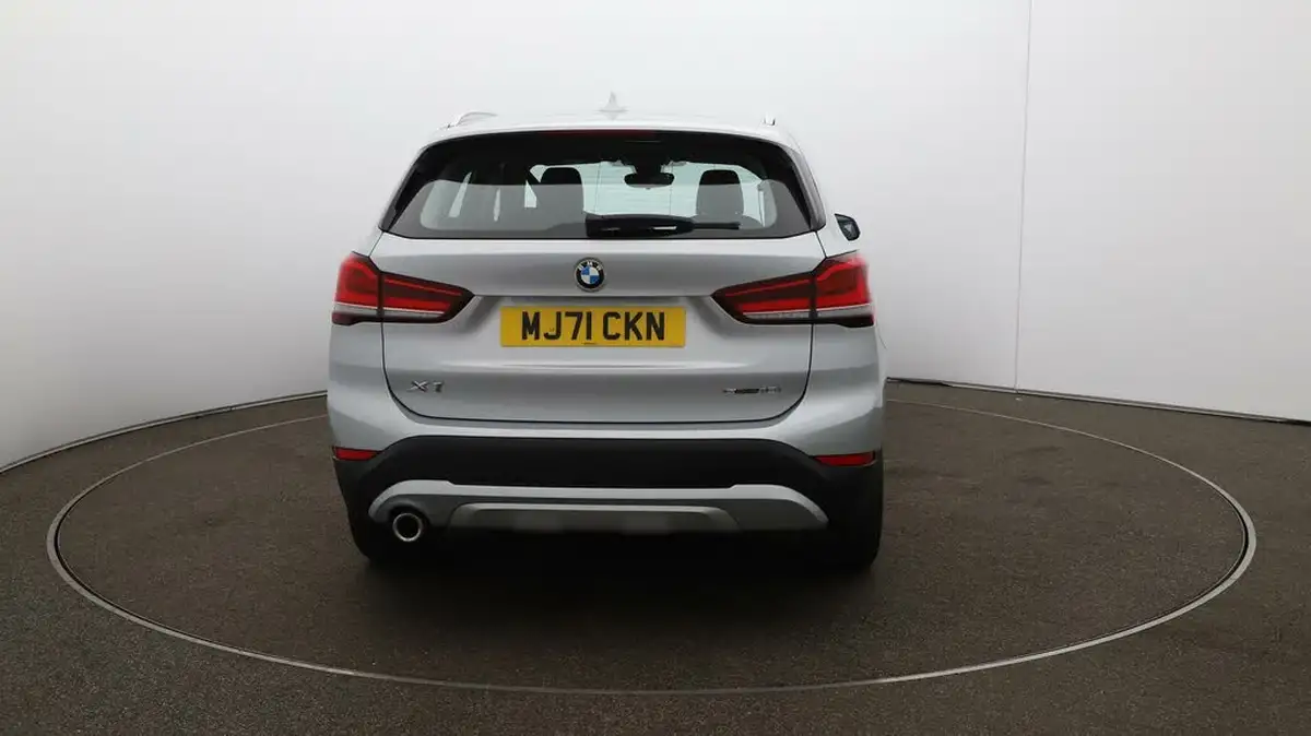 2021-bmw-x1-15-sdrive18i-xline-big-6