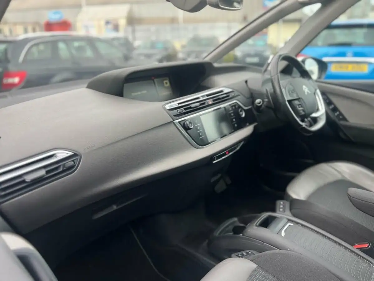 2015-citroen-grand-c4-picasso-20bluehdi-exclusive-eat6-big-44