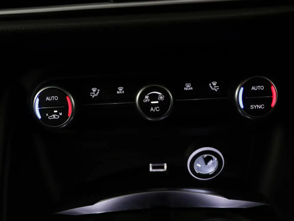 2022-alfa-romeo-stelvio-20-sprint-197bhp-big-22