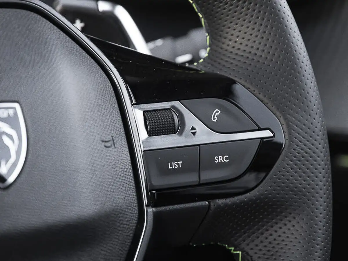 2025-peugeot-2008-suv-12-puretech-gt-136ps-hybrid-e-dsc6-big-13