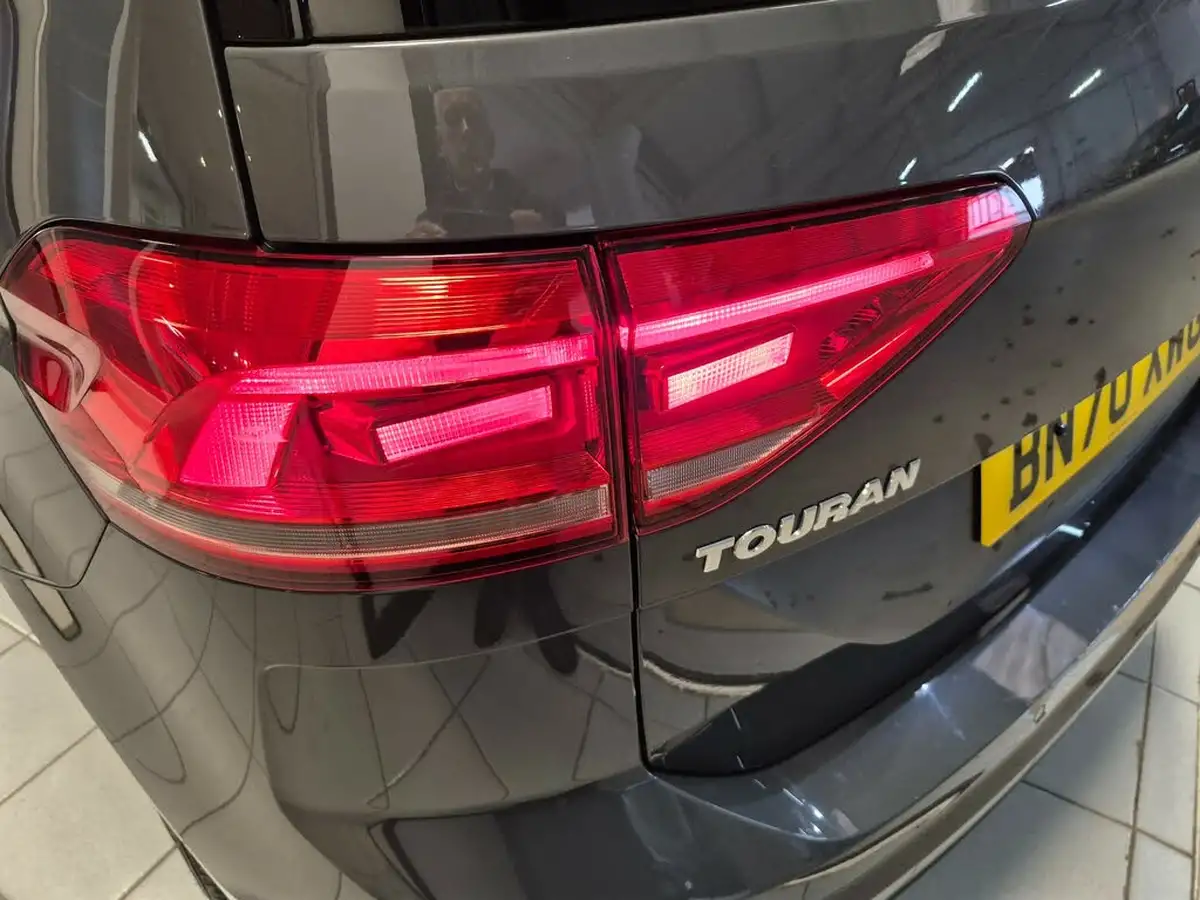2020-volkswagen-touran-15-tsi-sel-dsg-big-10
