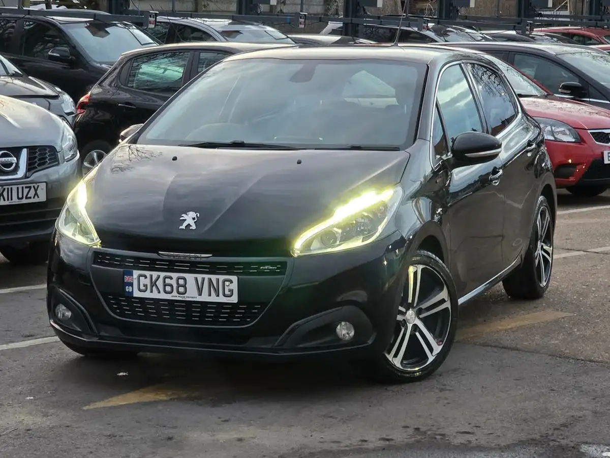 2018-peugeot-208-12-puretech-gt-line-eat6-big-16
