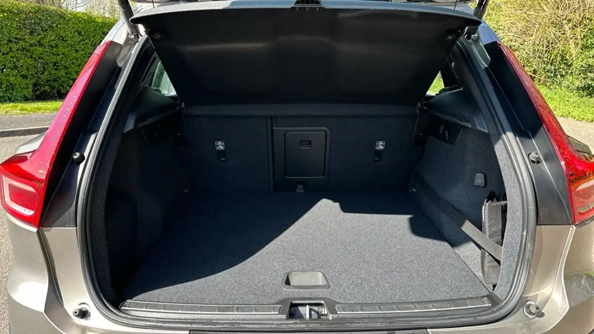 2019-volvo-xc40-20-t4-inscription-awd-big-16