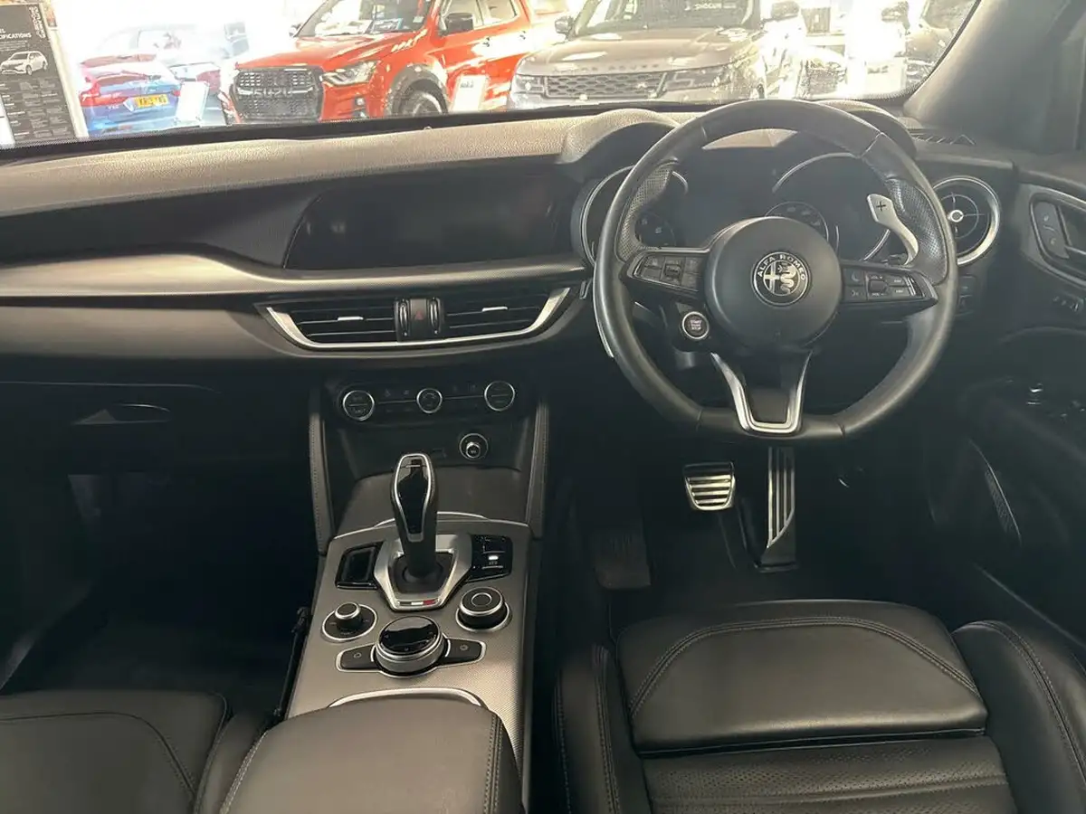 2022-alfa-romeo-stelvio-20-veloce-big-12