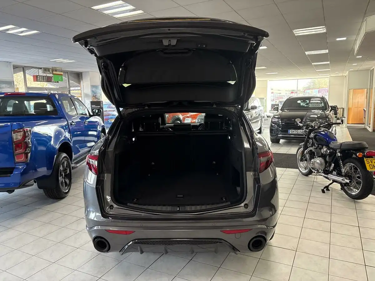 2022-alfa-romeo-stelvio-20-veloce-big-8