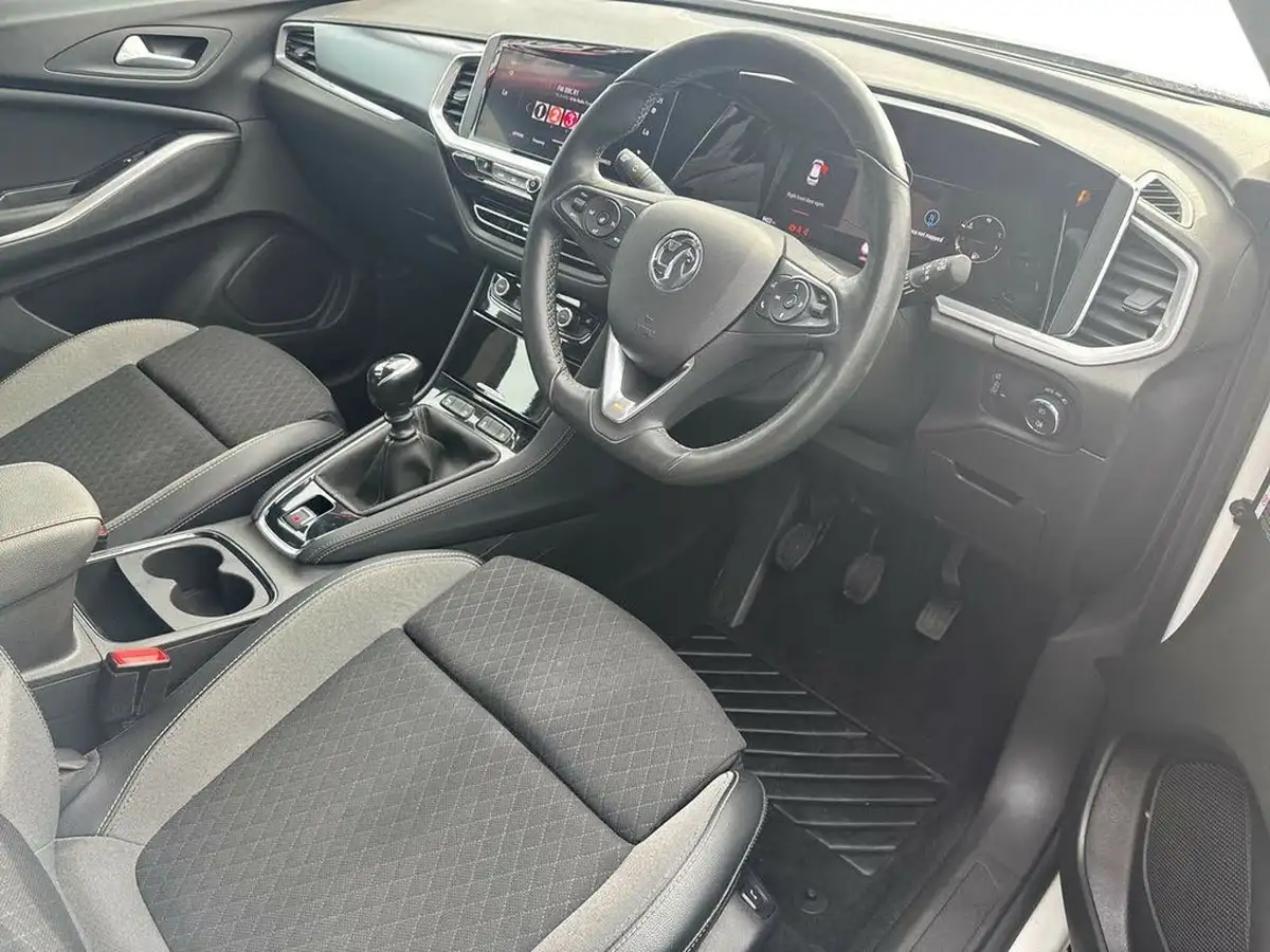 2022-vauxhall-grandland-12-elite-big-14