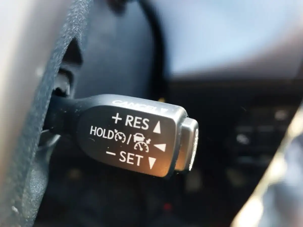 2020-toyota-prius-18-vvt-i-excel-big-15