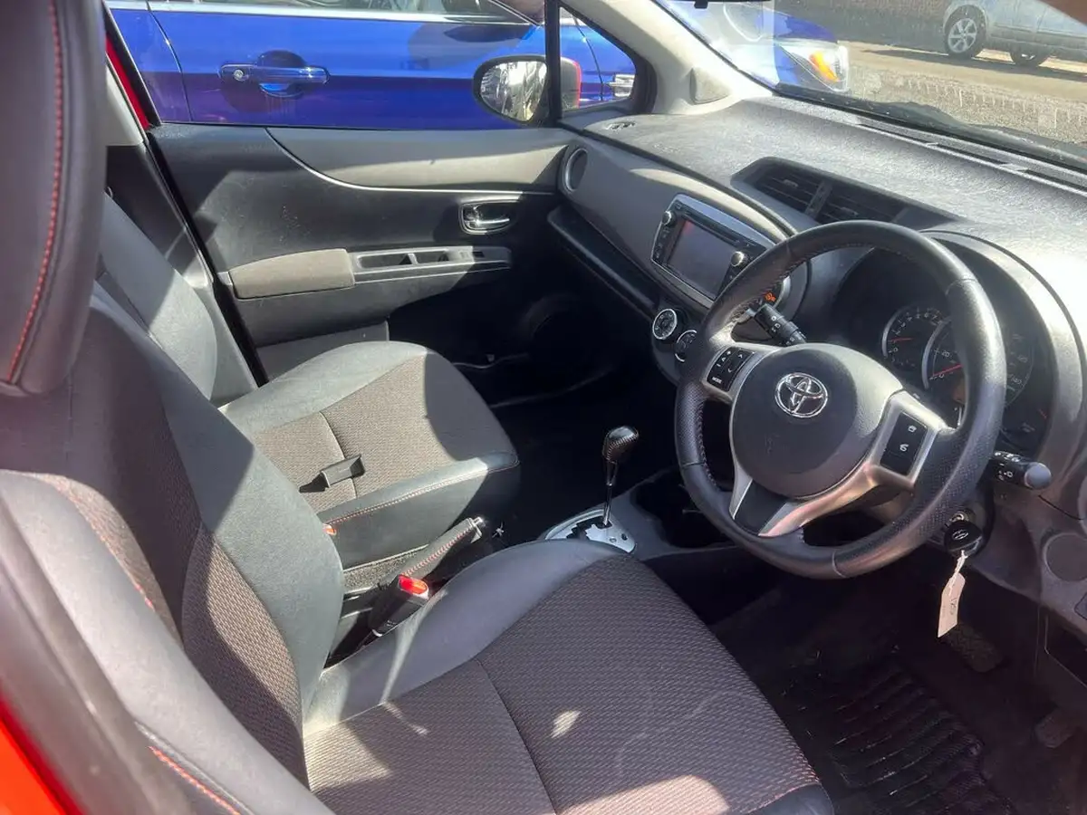 2012-toyota-yaris-133-sr-5d-m-drive-s-big-7
