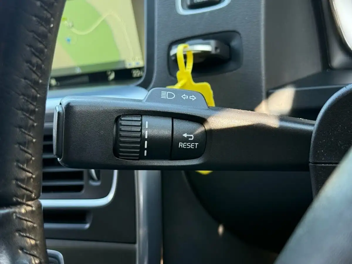 2014-volvo-v60-16td-d2-se-lux-nav-powershift-big-36