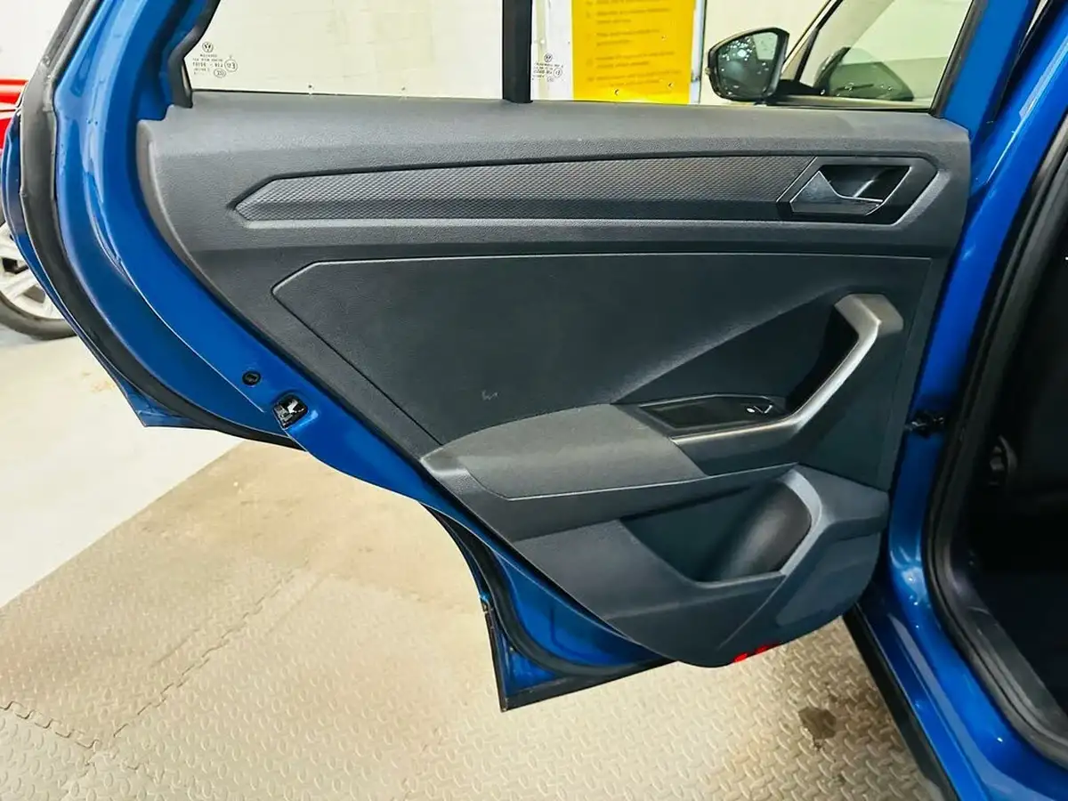 2019-volkswagen-t-roc-10-tsi-design-big-45
