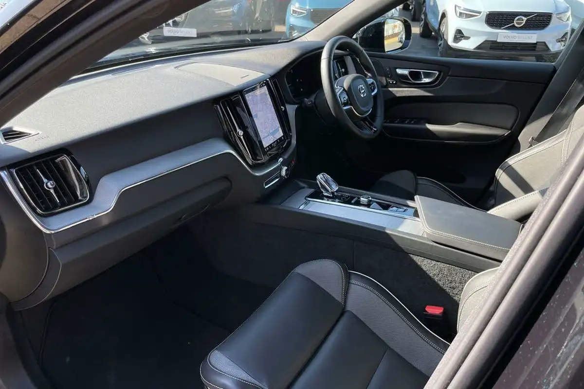 2024-volvo-xc60-20-b5-plus-black-edition-big-25
