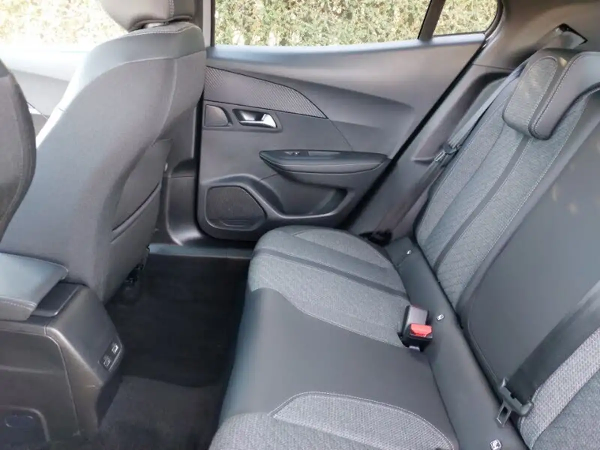 2024-peugeot-2008-suv-12-puretech-allure-130ps-eat8-big-5