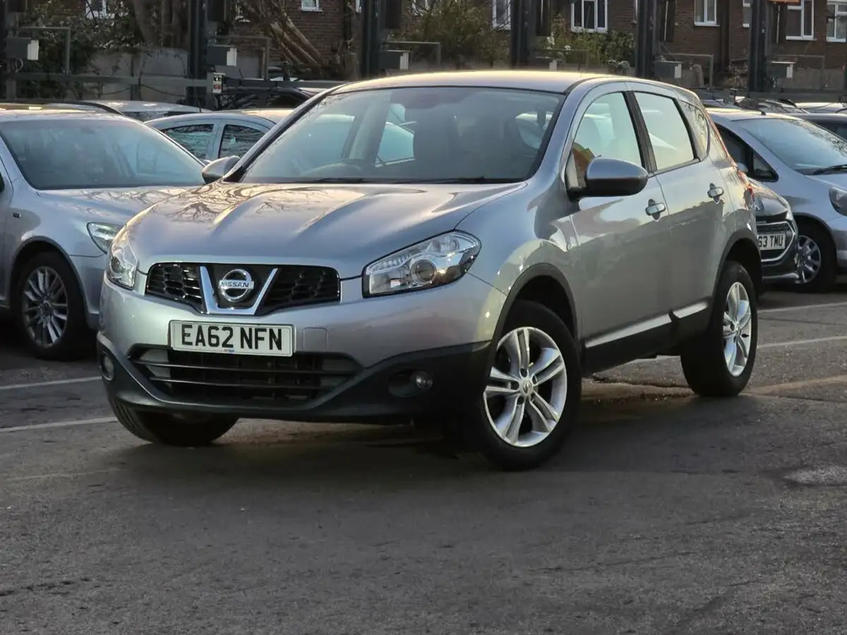 2012-nissan-qashqai-16-acenta-cvt-big-1